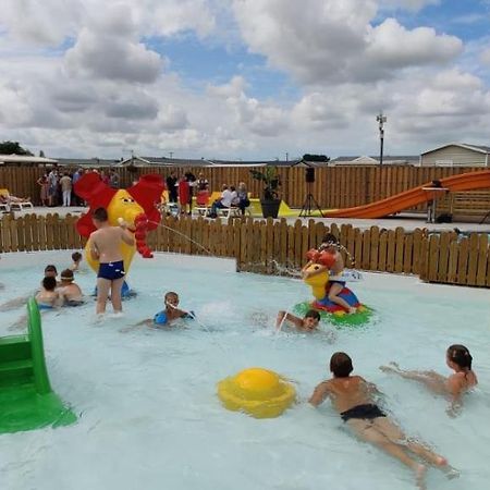 Camping Et Gite La Garenne De Moncourt Baie Somme Rue  Exterior foto